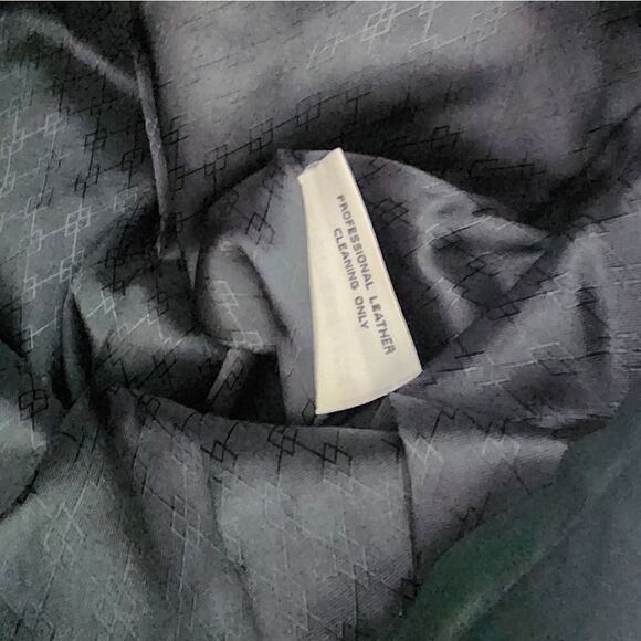 GIII LEATHER skirt lined zip up slit buttons excellent condition - Picture 7 of 14